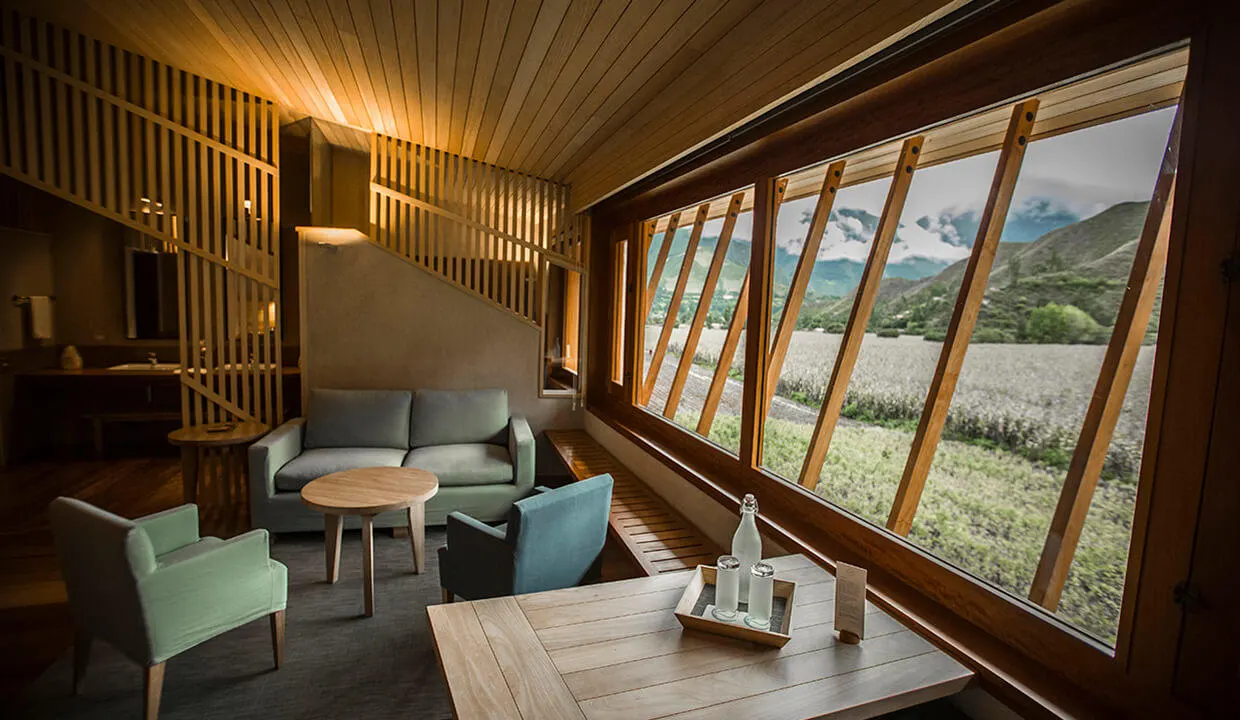 Suite with a window onto the valley